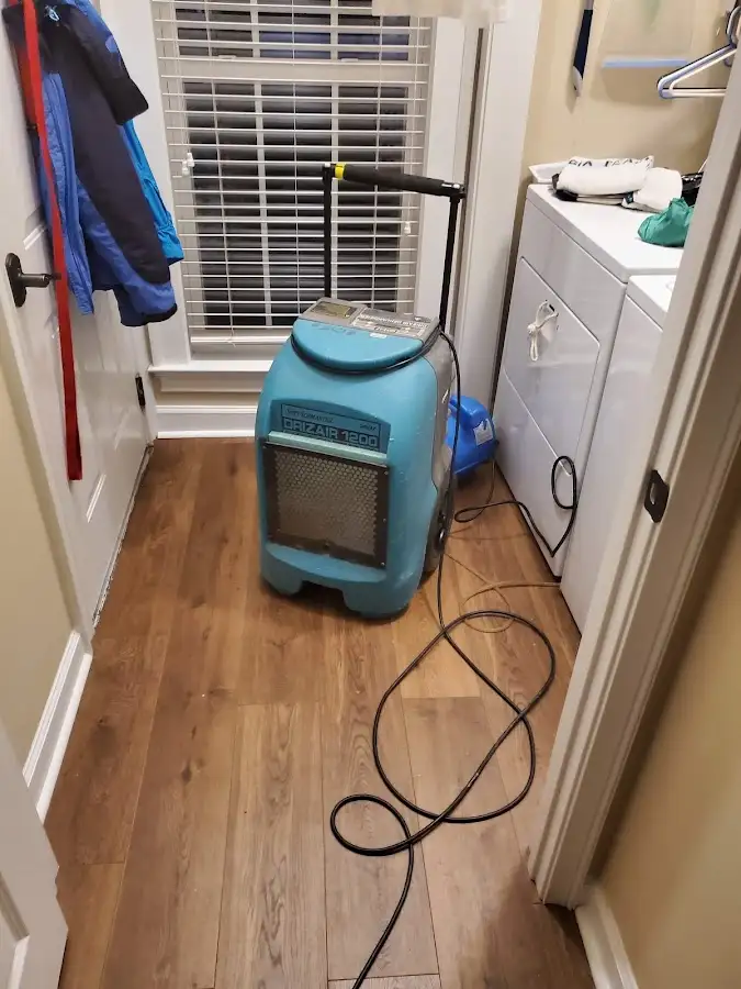 Commercial dehumidifier deployed for Flood Damage Cleanup in Samsula-Spruce Creek